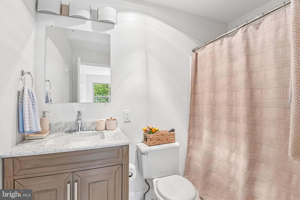 Image 21 of property listing at 18503 SWEET AUTUMN DR #303, Gaithersburg, MD 20879