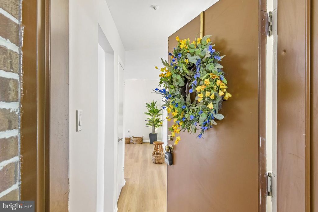 Image 3 of property listing at 18503 SWEET AUTUMN DR #303, Gaithersburg, MD 20879