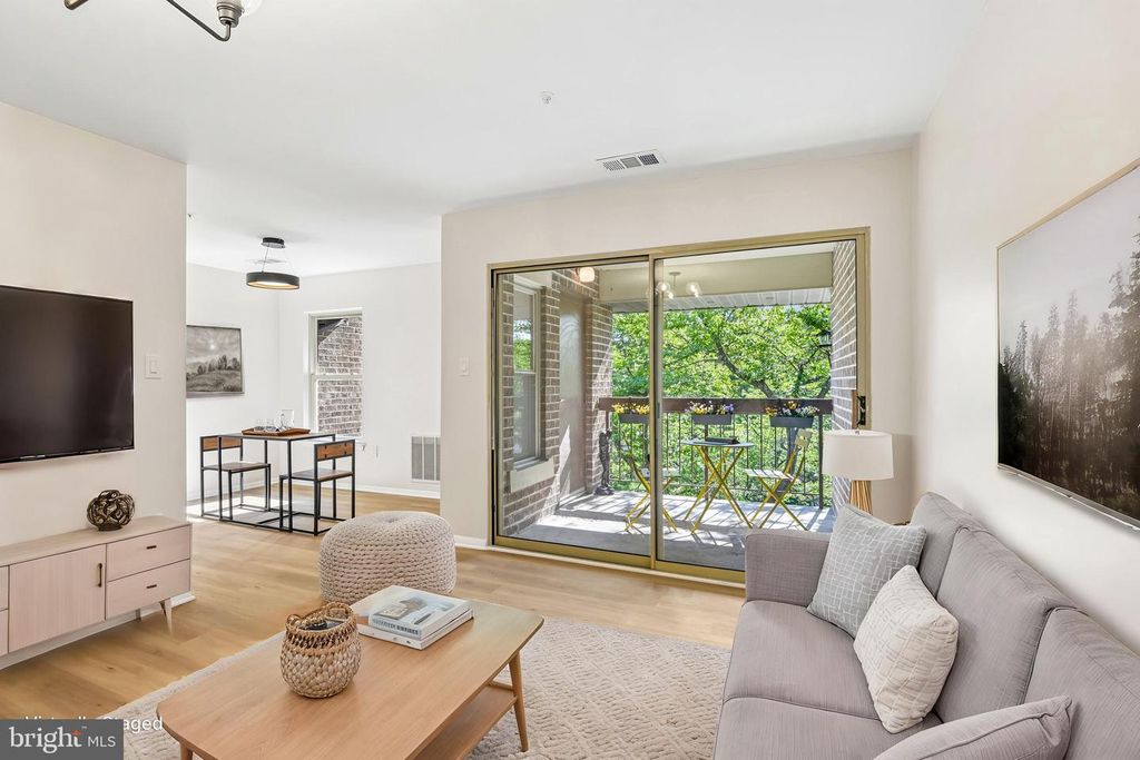 Image 7 of property listing at 18503 SWEET AUTUMN DR #303, Gaithersburg, MD 20879