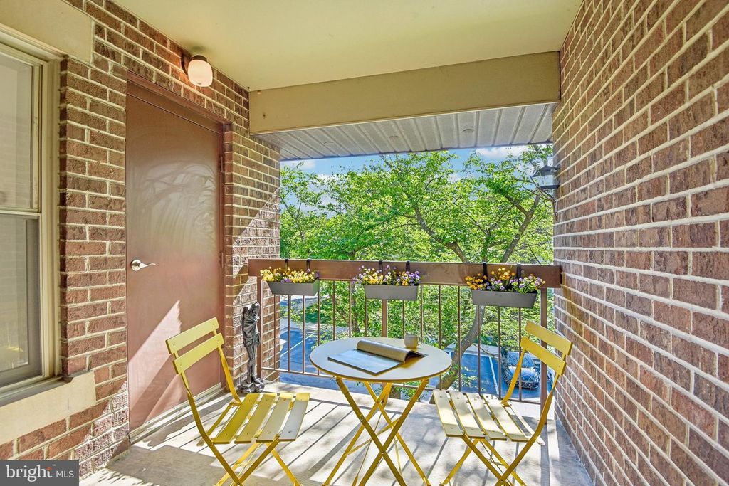 Image 9 of property listing at 18503 SWEET AUTUMN DR #303, Gaithersburg, MD 20879