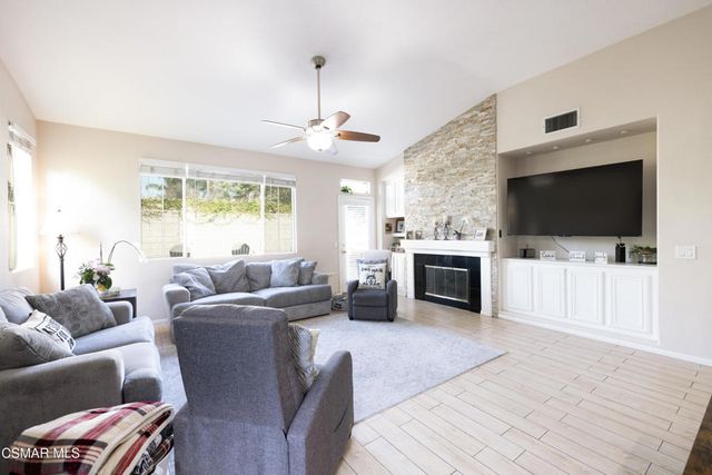 2094 Creekridge Avenue, Simi Valley, CA 93065