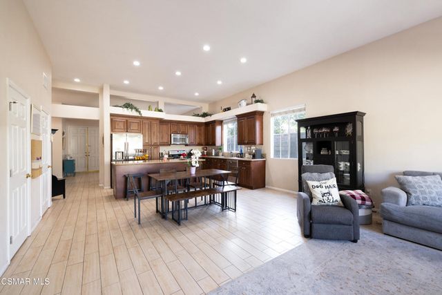 2094 Creekridge Avenue, Simi Valley, CA 93065