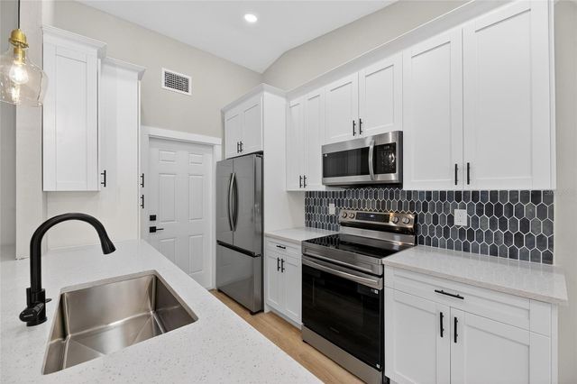 1740 LAKEVIEW VILLAGE DRIVE, Brandon, FL 33510