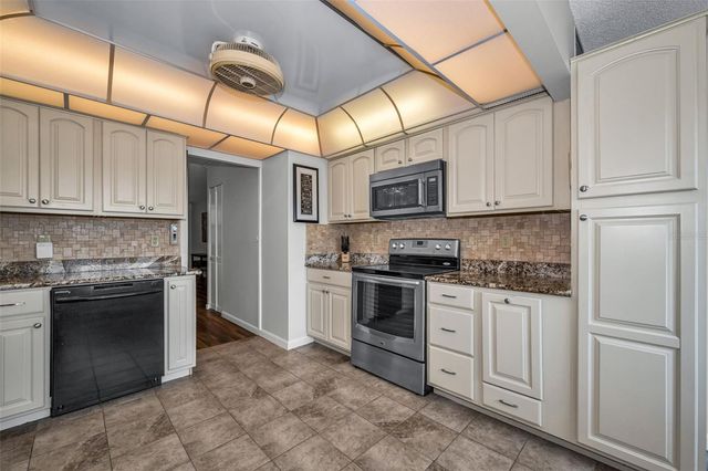 4915 BAY STREET NE 327, St Petersburg, FL 33703