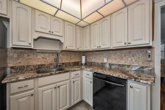 4915 BAY STREET NE 327, St Petersburg, FL 33703