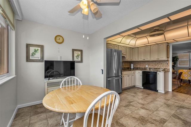 4915 BAY STREET NE 327, St Petersburg, FL 33703