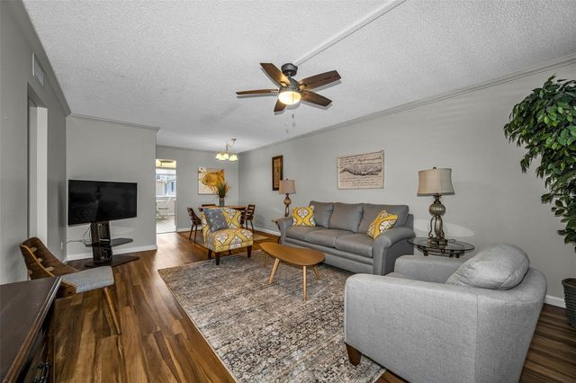 4915 BAY STREET NE 327, St Petersburg, FL 33703