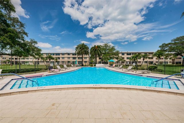 4915 BAY STREET NE 327, St Petersburg, FL 33703