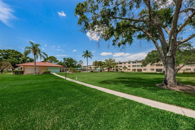 4915 BAY STREET NE 327, St Petersburg, FL 33703