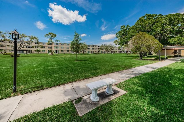 4915 BAY STREET NE 327, St Petersburg, FL 33703