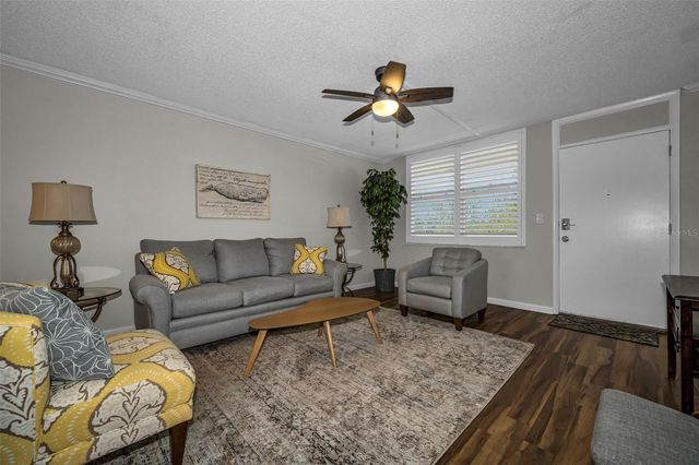 4915 BAY STREET NE 327, St Petersburg, FL 33703