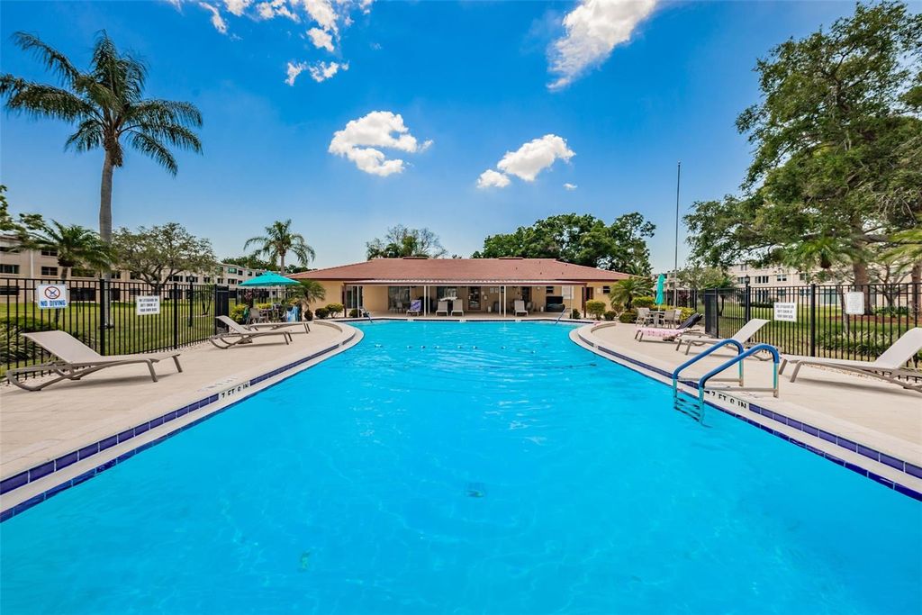 Image 2 of property listing at 4915 BAY STREET NE 327, St Petersburg, FL 33703