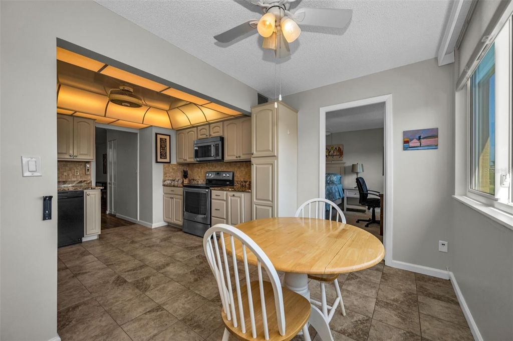 Image 17 of property listing at 4915 BAY STREET NE 327, St Petersburg, FL 33703