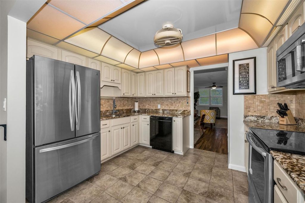 Image 4 of property listing at 4915 BAY STREET NE 327, St Petersburg, FL 33703