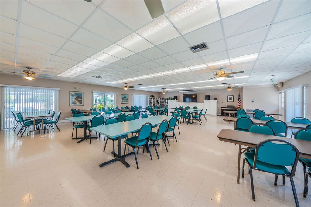 Image 35 of property listing at 4915 BAY STREET NE 327, St Petersburg, FL 33703