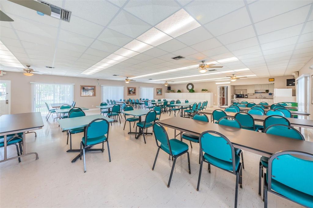 Image 36 of property listing at 4915 BAY STREET NE 327, St Petersburg, FL 33703