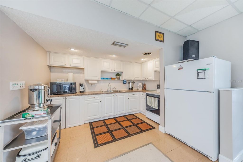 Image 37 of property listing at 4915 BAY STREET NE 327, St Petersburg, FL 33703