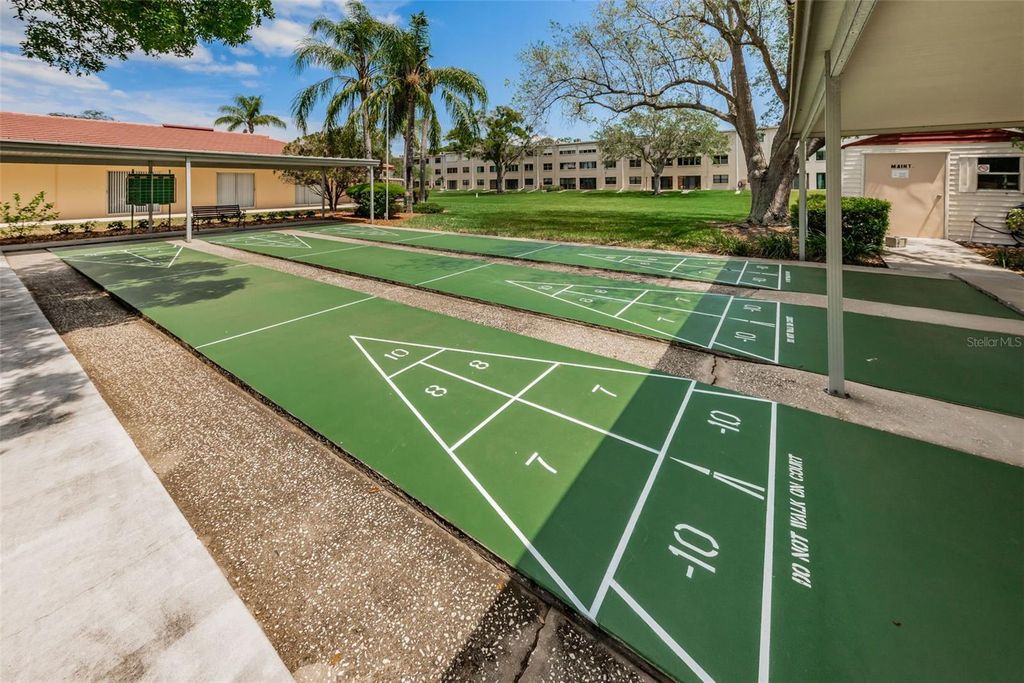 Image 38 of property listing at 4915 BAY STREET NE 327, St Petersburg, FL 33703