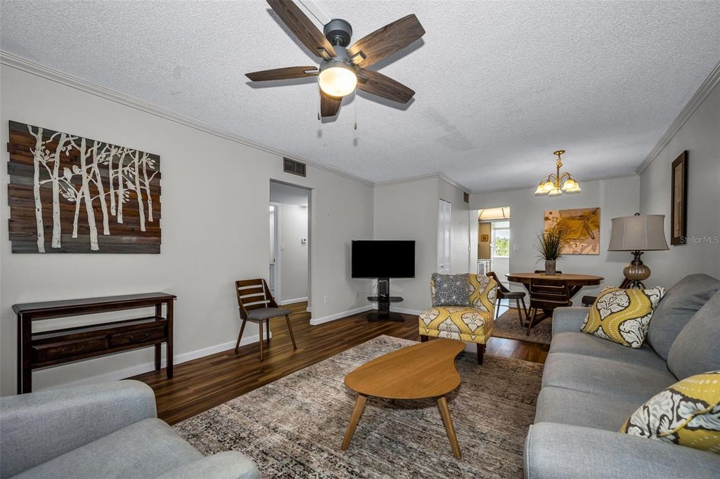 Image 6 of property listing at 4915 BAY STREET NE 327, St Petersburg, FL 33703