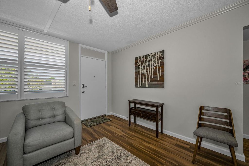 Image 7 of property listing at 4915 BAY STREET NE 327, St Petersburg, FL 33703