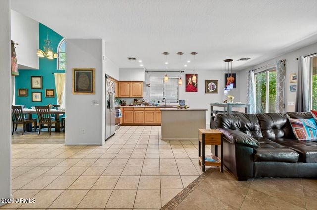 2930 W CARSON Road, Phoenix, AZ 85041