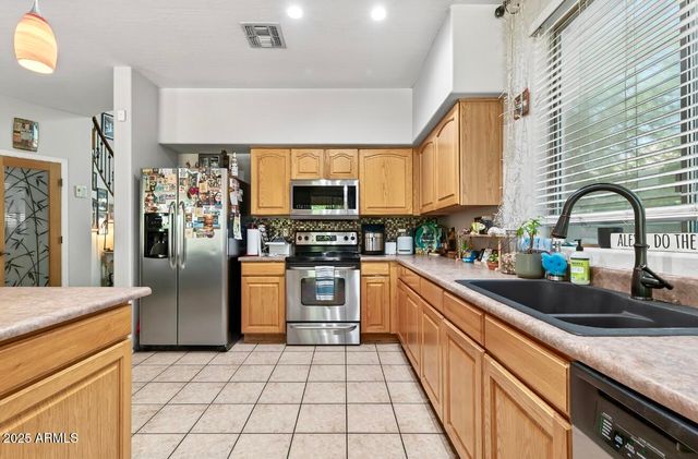 2930 W CARSON Road, Phoenix, AZ 85041