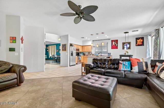 2930 W CARSON Road, Phoenix, AZ 85041