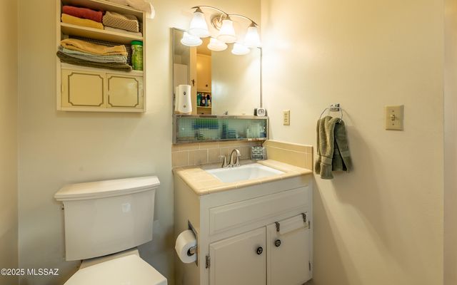 130 E Los Arcos, Green Valley, AZ 85614