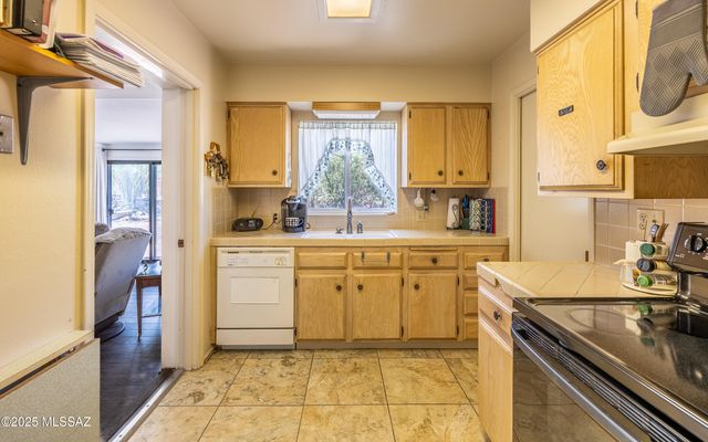130 E Los Arcos, Green Valley, AZ 85614