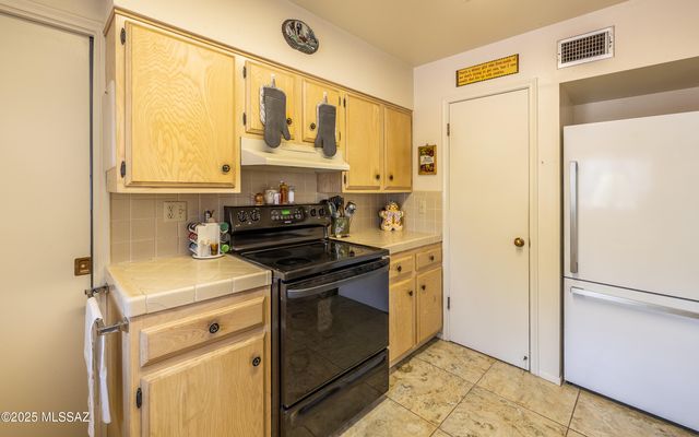 130 E Los Arcos, Green Valley, AZ 85614