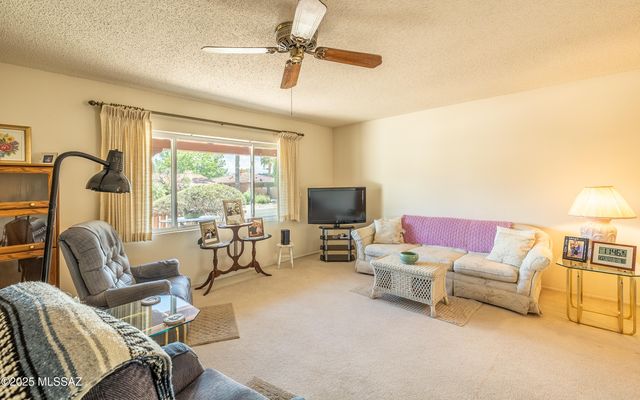 130 E Los Arcos, Green Valley, AZ 85614