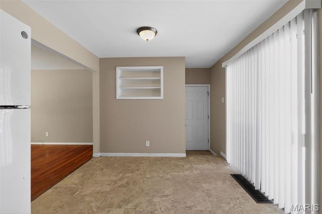 296 Meadowcrest Drive, St Louis, MO 63135