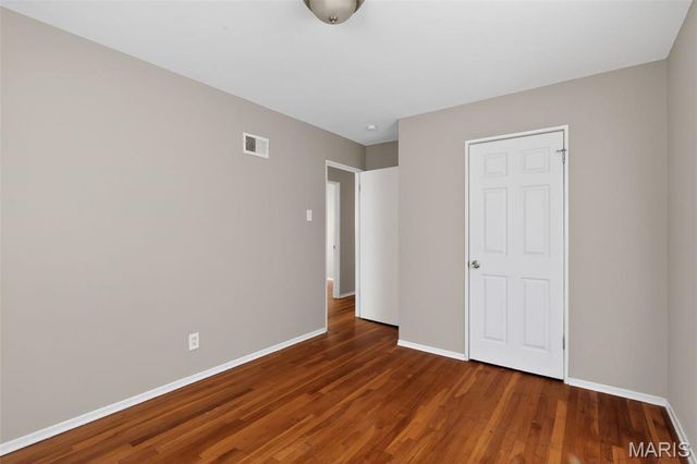 296 Meadowcrest Drive, St Louis, MO 63135