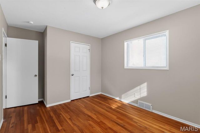 296 Meadowcrest Drive, St Louis, MO 63135