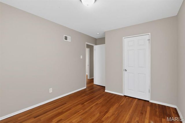 296 Meadowcrest Drive, St Louis, MO 63135