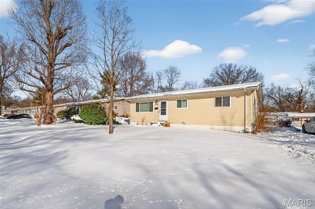 296 Meadowcrest Drive, St Louis, MO 63135