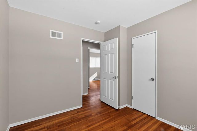 296 Meadowcrest Drive, St Louis, MO 63135