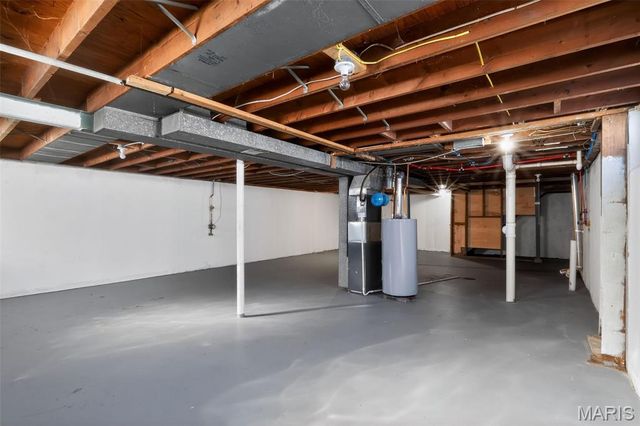 296 Meadowcrest Drive, St Louis, MO 63135