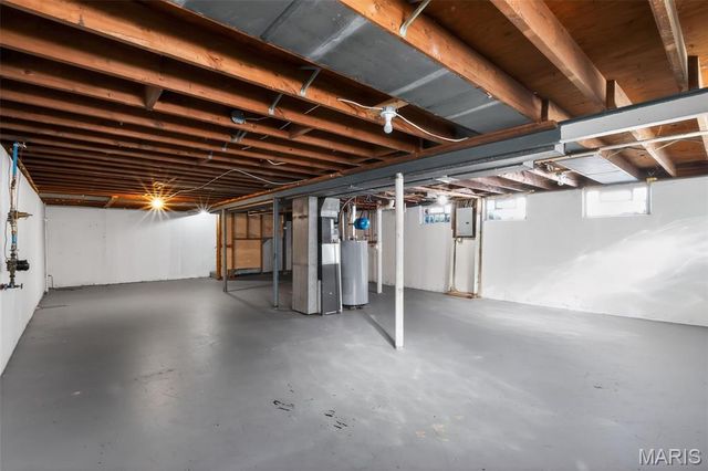 296 Meadowcrest Drive, St Louis, MO 63135