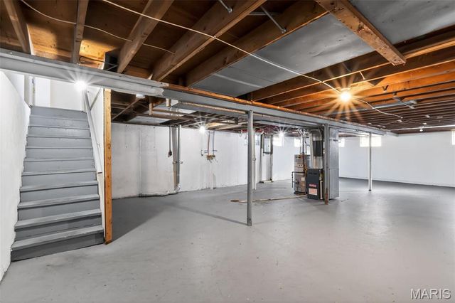 296 Meadowcrest Drive, St Louis, MO 63135