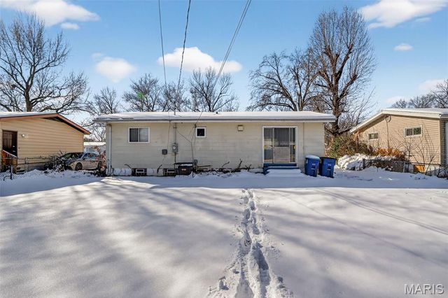 296 Meadowcrest Drive, St Louis, MO 63135