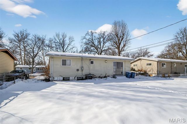 296 Meadowcrest Drive, St Louis, MO 63135