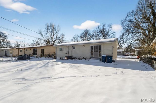 296 Meadowcrest Drive, St Louis, MO 63135