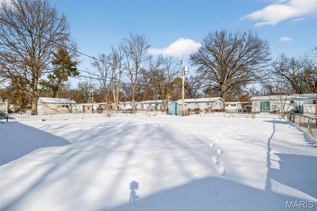 296 Meadowcrest Drive, St Louis, MO 63135