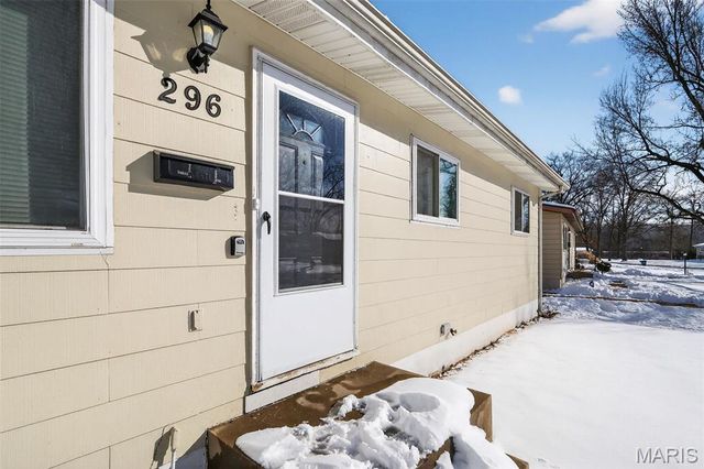 296 Meadowcrest Drive, St Louis, MO 63135