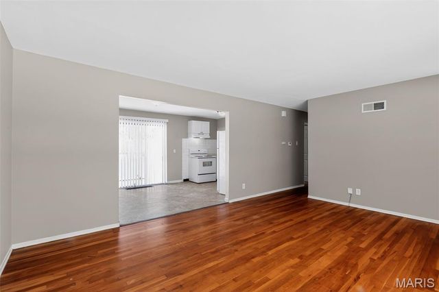 296 Meadowcrest Drive, St Louis, MO 63135