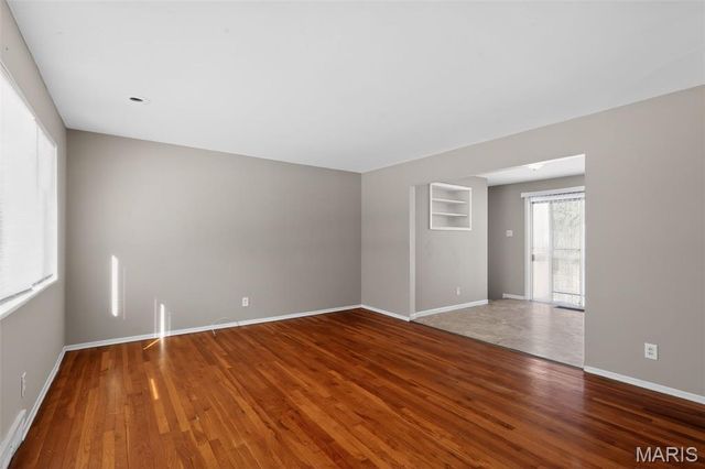 296 Meadowcrest Drive, St Louis, MO 63135