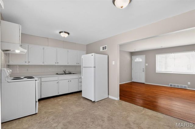 296 Meadowcrest Drive, St Louis, MO 63135