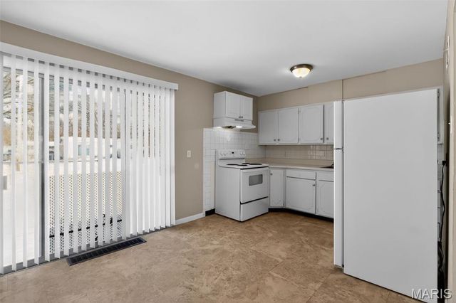 296 Meadowcrest Drive, St Louis, MO 63135