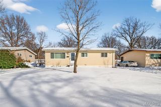296 Meadowcrest Drive, St Louis, MO 63135